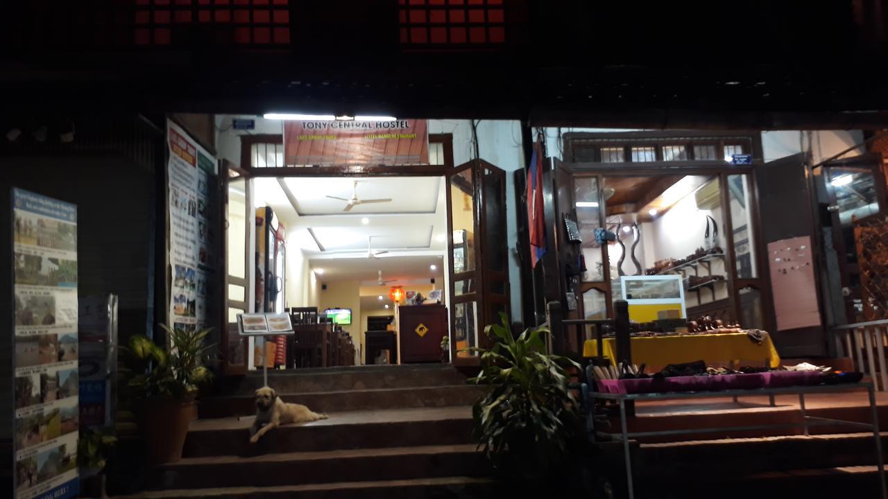 לואנג פרבאנג Tony Central Hostel מראה חיצוני תמונה