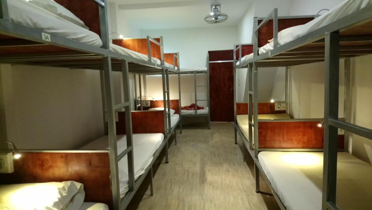 לואנג פרבאנג Tony Central Hostel מראה חיצוני תמונה
